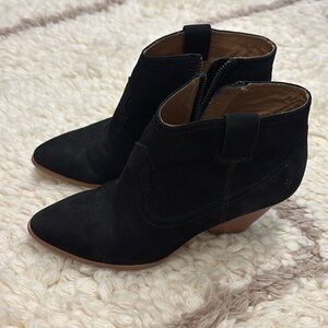 Black Frye nubuck bootie in great condition- 6.5